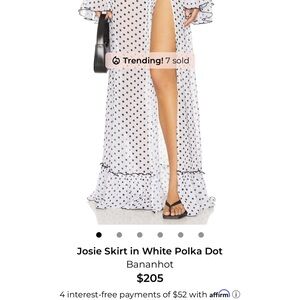 Bananhot Josie skirt - NEW WITH TAG slight rip in back that can easily be fixed